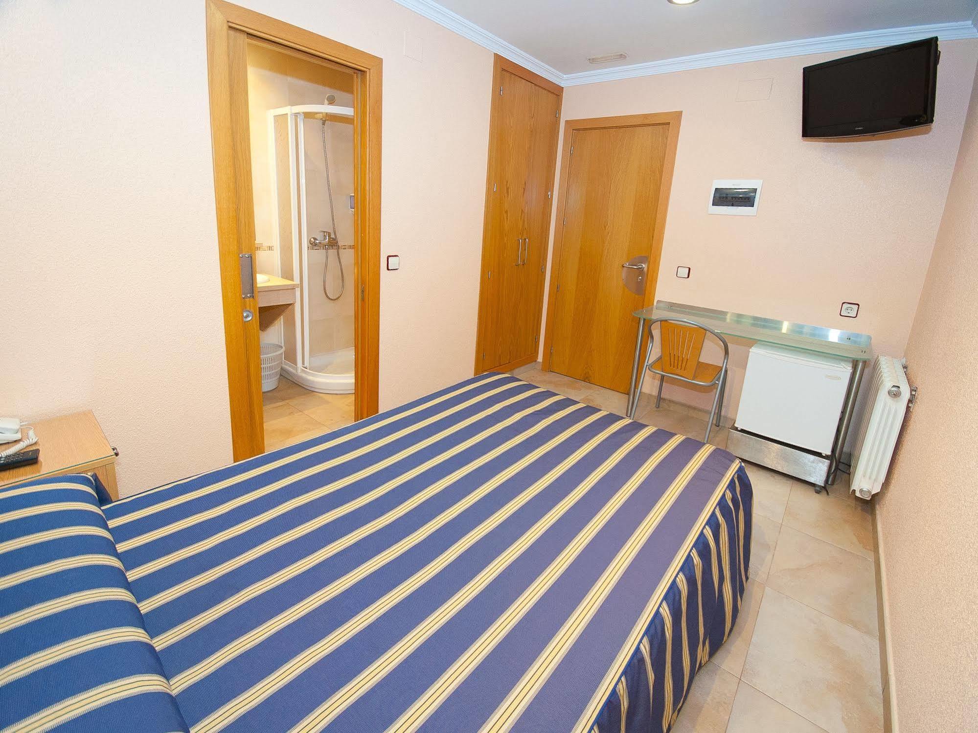 Hostal Viky Madrid Luaran gambar