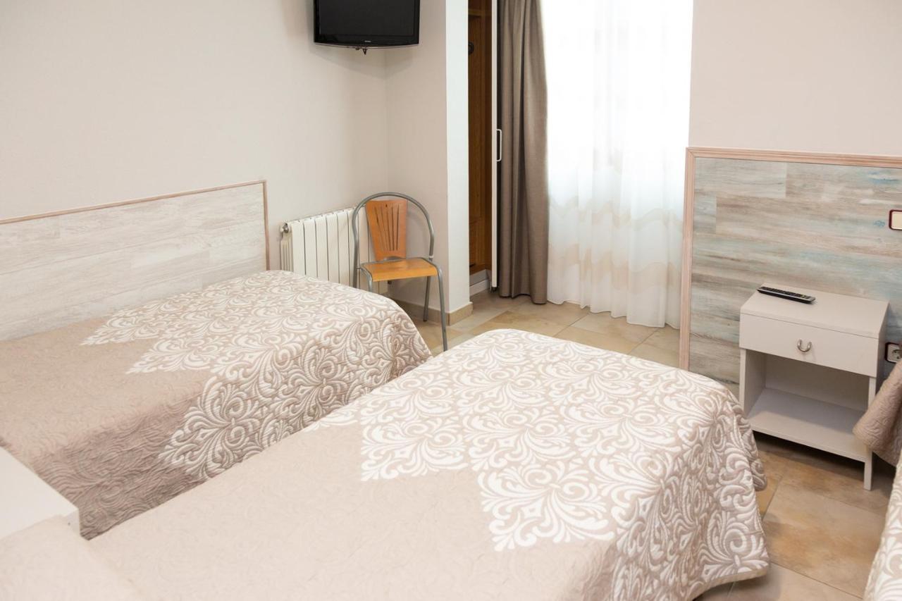 Hostal Viky Madrid Luaran gambar