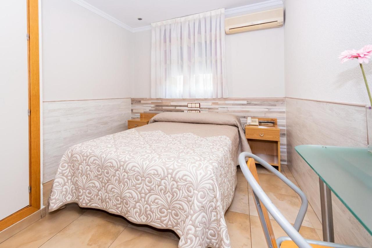 Hostal Viky Madrid Luaran gambar