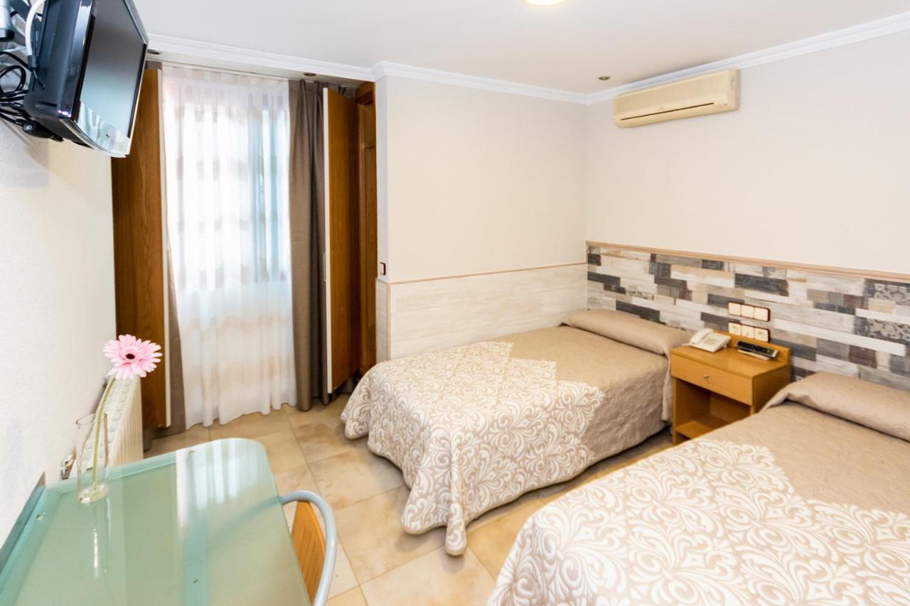 Hostal Viky Madrid Luaran gambar