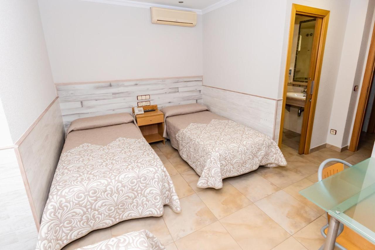 Hostal Viky Madrid Luaran gambar