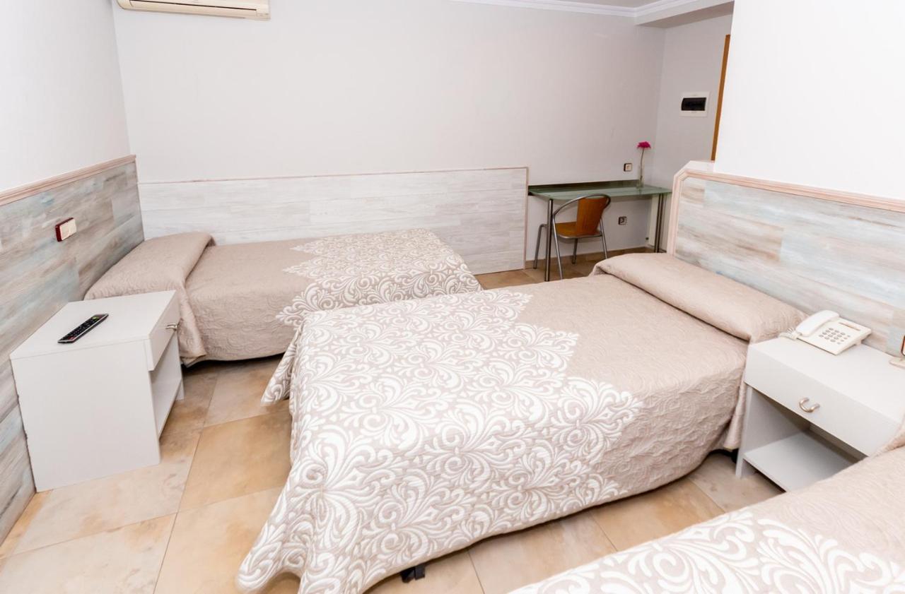 Hostal Viky Madrid Luaran gambar